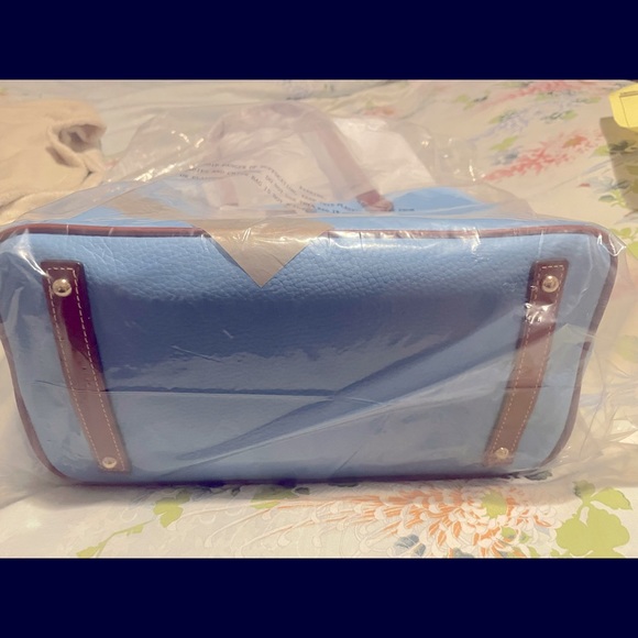 Dooney & Burke Large Shooper & framed coin purse - Picture 5 of 12